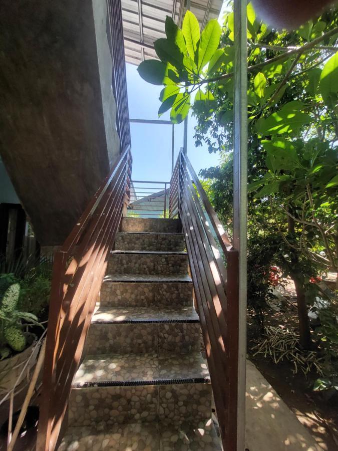 D'Ru Guest House Labuan Bajo Exterior photo